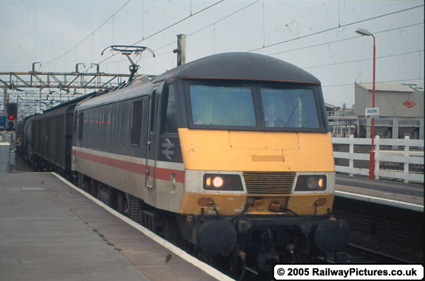 90030 in Intercity livery