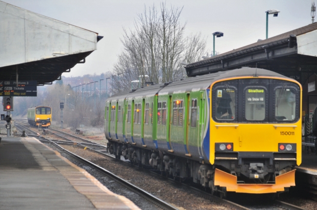 150011 and 150122 at Stourbridge Junction (12/2/09)